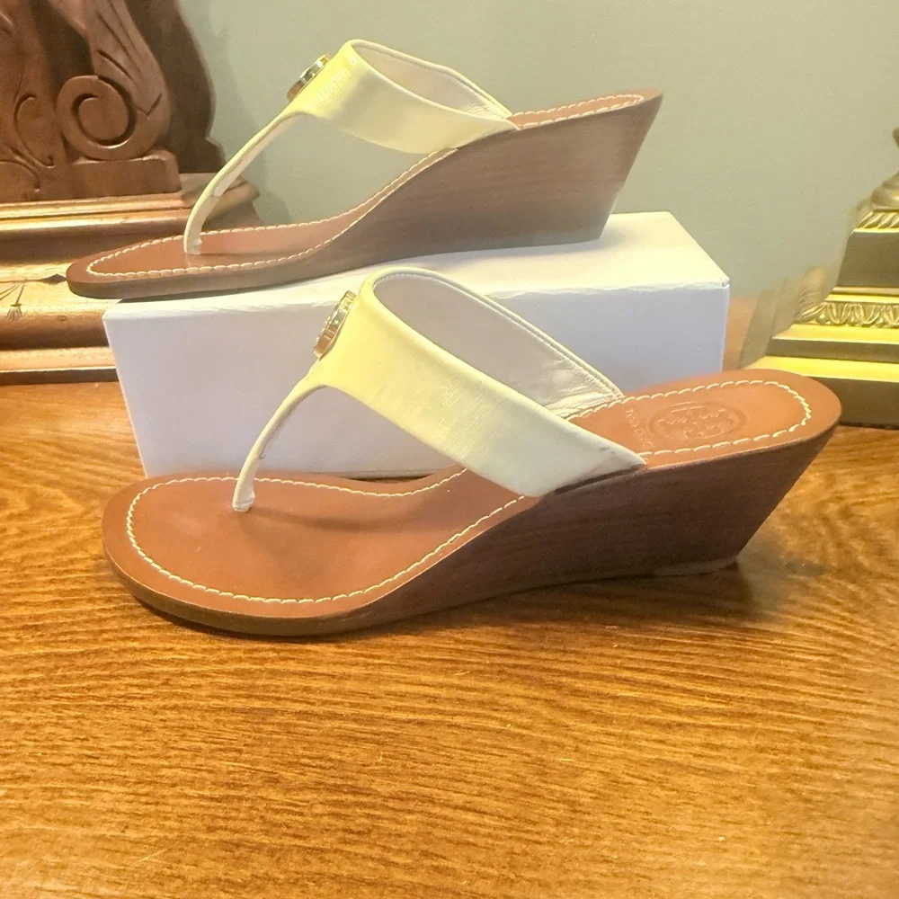 Tory Burch Cameron Ivory Wedge Sandals Size 5 - Picture 7 of 15